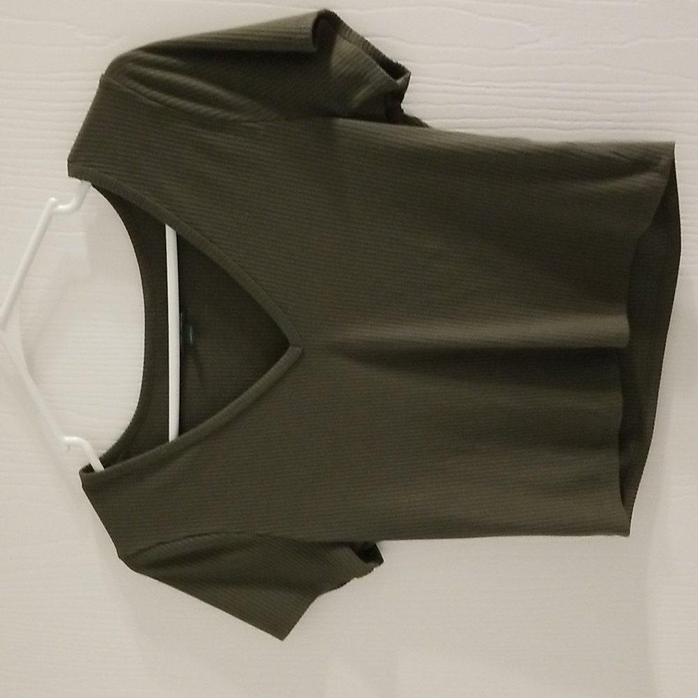 Wild Fable green crop top large